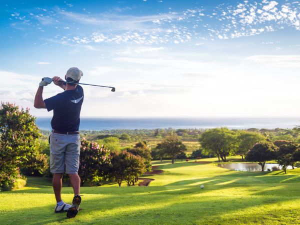 Gra w golfa dla początkujących - najważniejsze zasady i etykieta na polu golfowym